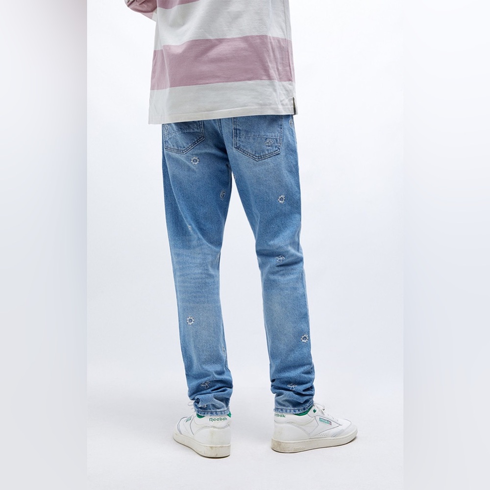 PacSun Kash Medium Indigo Embroidered Slim Taper Jeans - Picture 3 of 11
